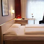 Plaza Am Kurfuerstendamm Otel 3*