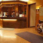 Plaza Am Kurfuerstendamm Otel 3*