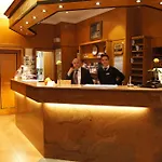 Plaza Am Kurfuerstendamm Otel 3*