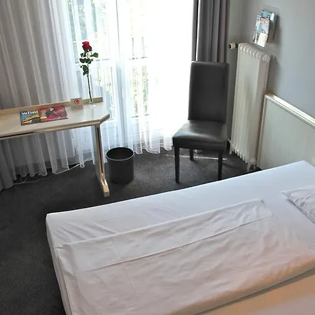 Plaza Am Kurfuerstendamm Hotel 3*