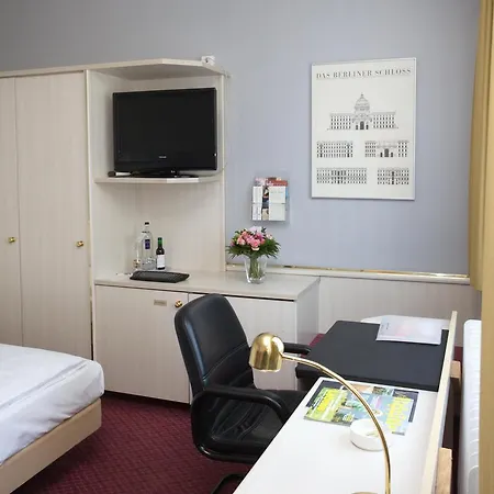 Otel Plaza Am Kurfuerstendamm 3*
