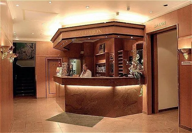 Plaza Am Kurfuerstendamm 3* Berlín